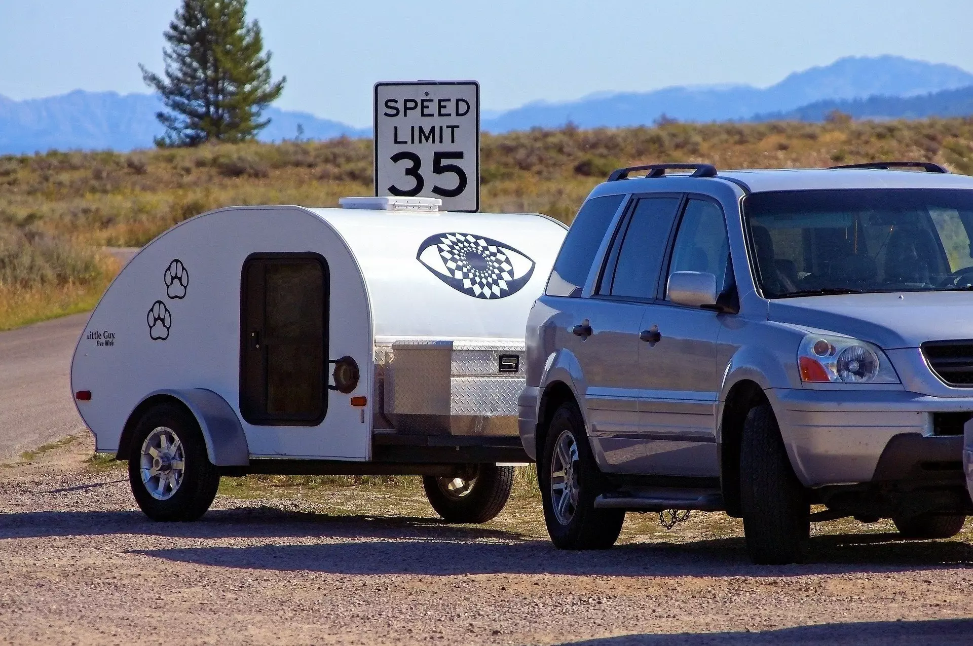 You are currently viewing Can You Drive Faster Than 45 Mph While Towing A Trailer?