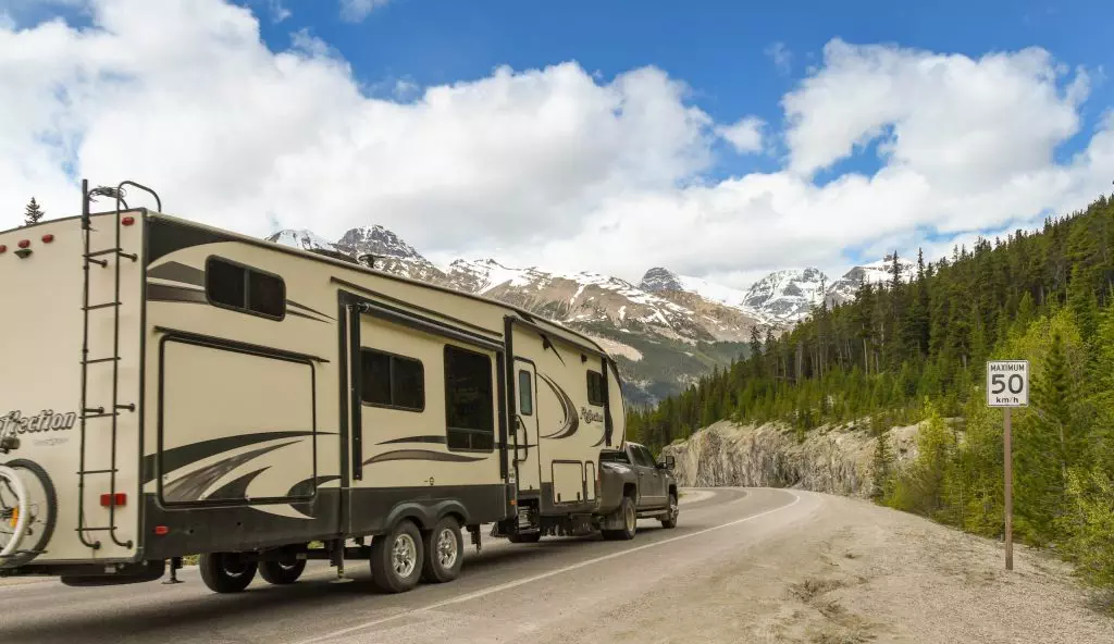 Can You Drive Faster Than 45 Mph While Towing A Trailer?