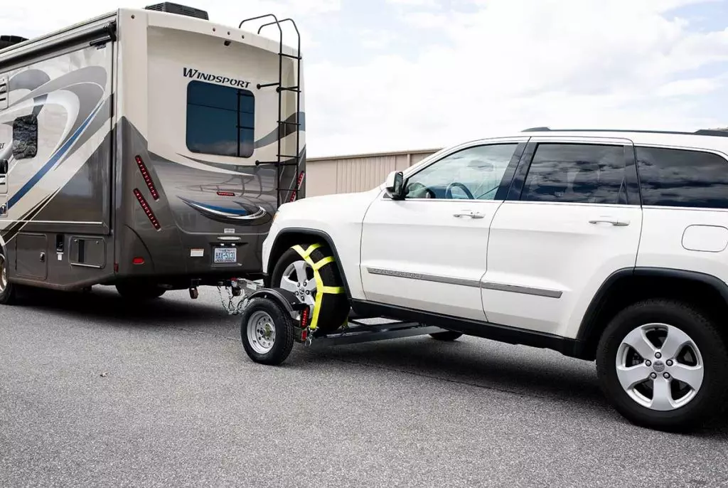 Read more about the article How Do You Tow A Car With Another Car Without A Tow Dolly?