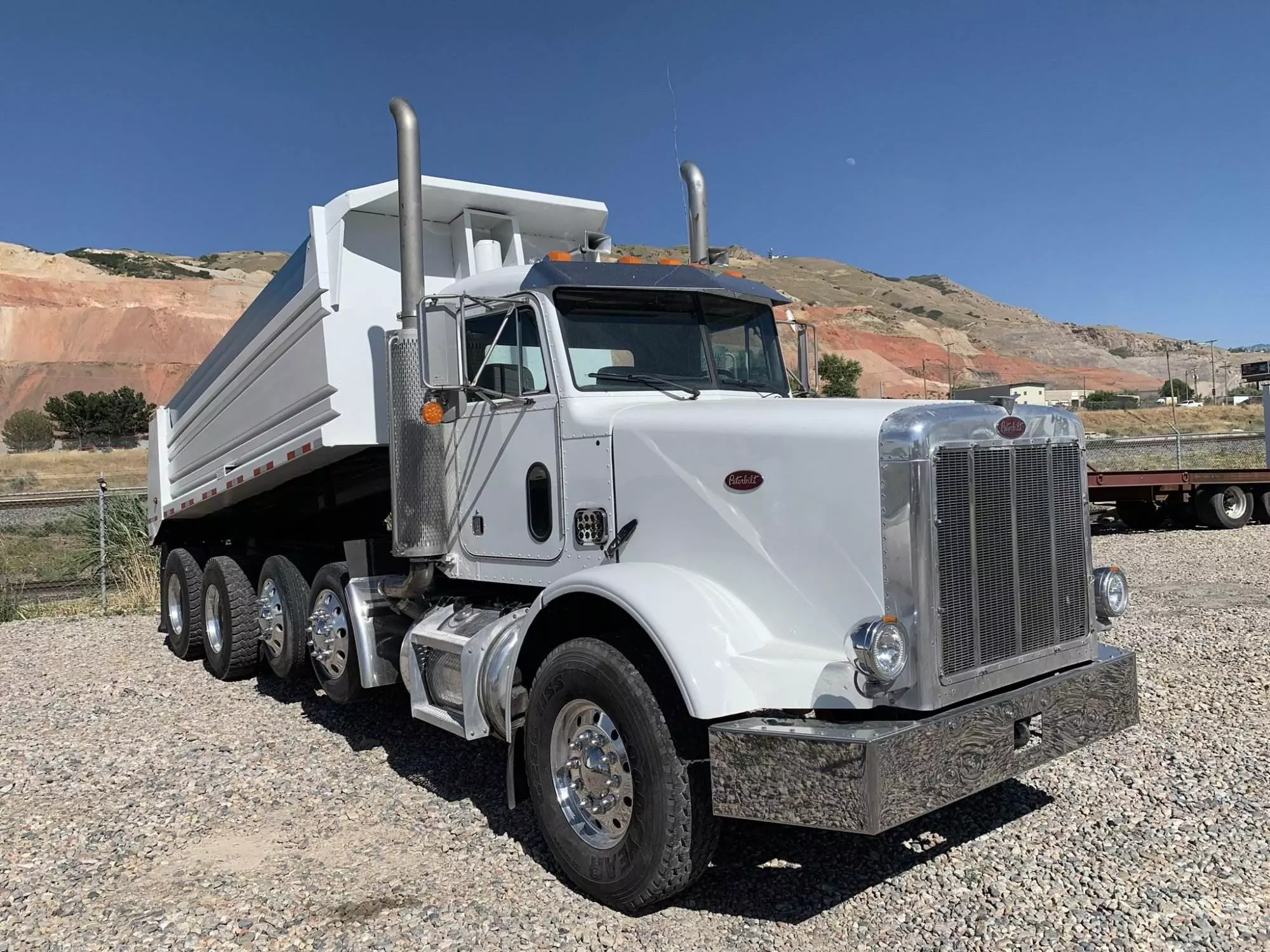 Read more about the article What Is A 5 Axle Dump Truck Called?