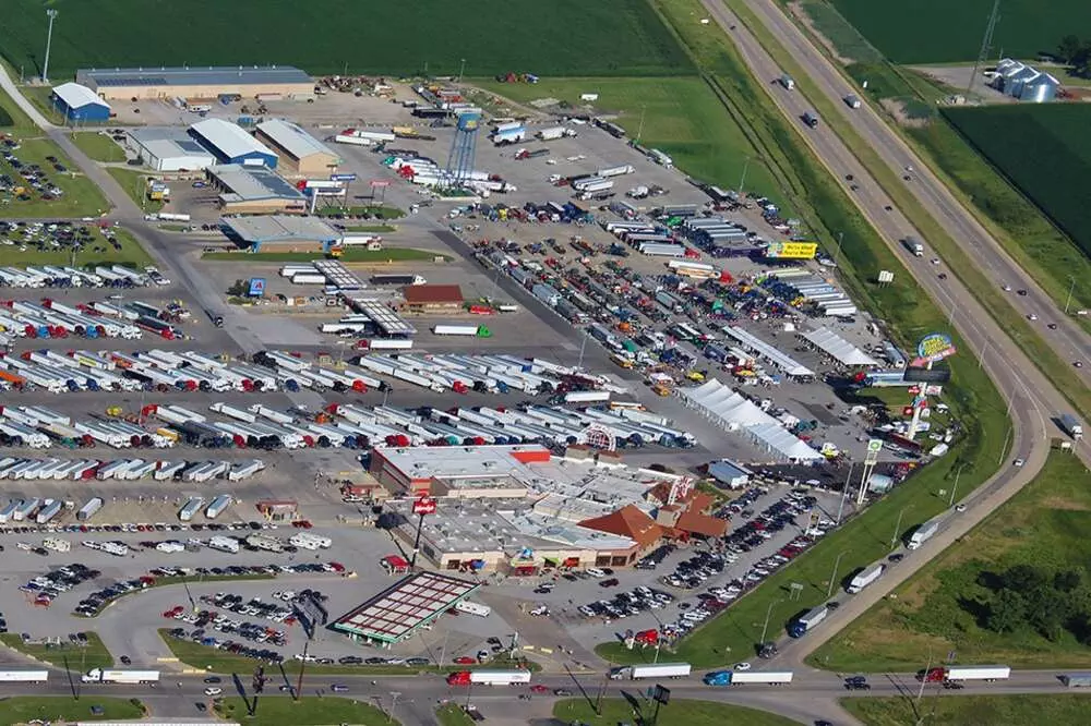 Read more about the article What Is The World’s Longest Truck Stop?