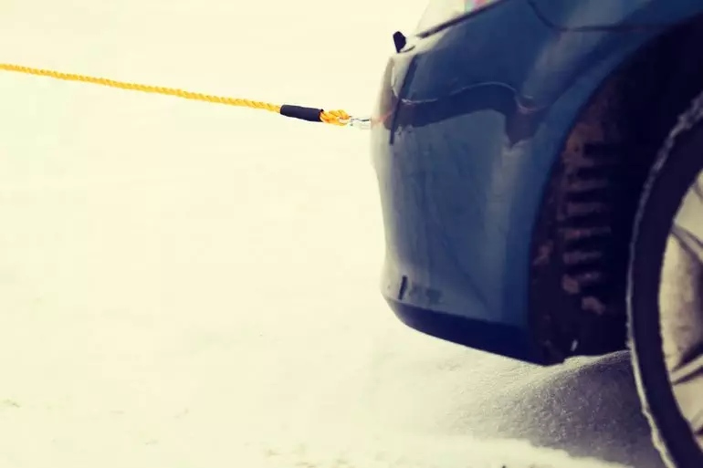 Read more about the article Why It Is Not Advisable To Tow A Car Using A Rope?