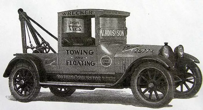 Read more about the article Who Invented Tow Trucks?